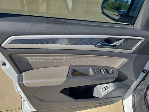 Used 2021 Volkswagen Atlas Cross Sport SEL image 18