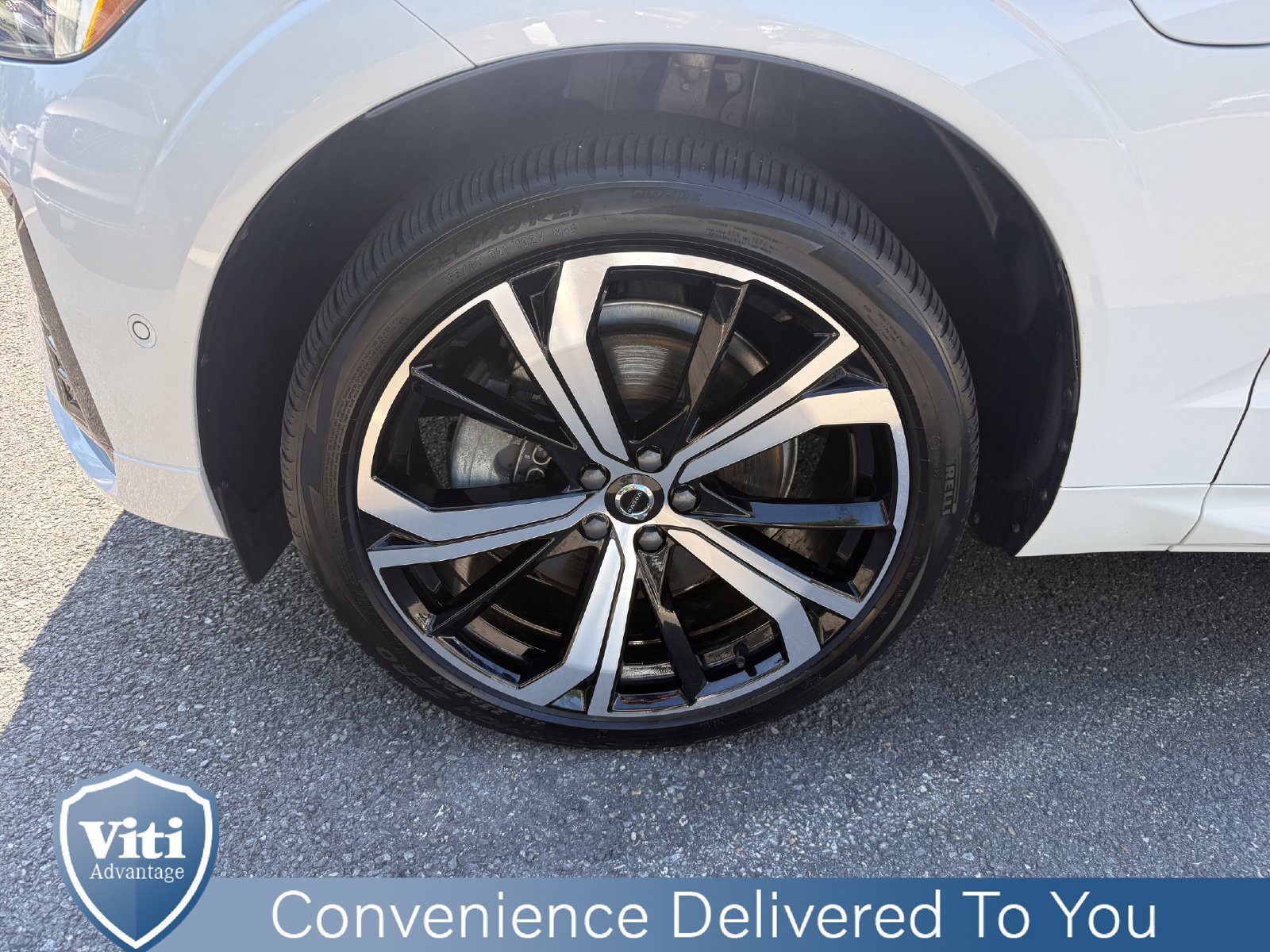 Used 2024 Volvo XC60 T8 Ultimate AWD/4WD image 12