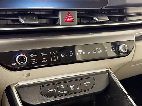Used 2025 Kia Carnival SX w/ SX Dark Edition Package FWD image 20