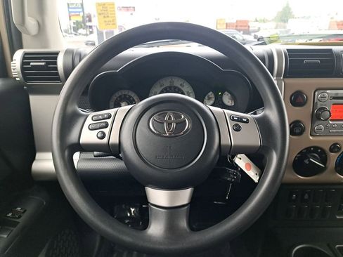 Used 2014 Toyota FJ Cruiser 2WD w/ Convenience Package image 21