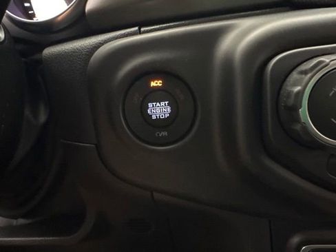 Used 2023 Jeep Gladiator Sport image 14