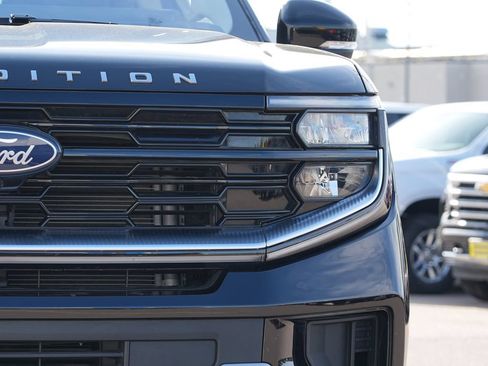 Used 2025 Ford Expedition Platinum AWD/4WD image 9