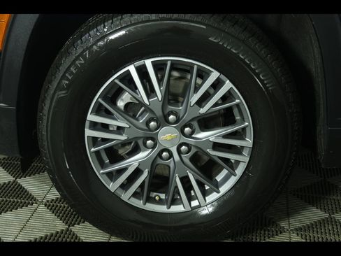 Used 2025 Chevrolet Traverse LT image 10