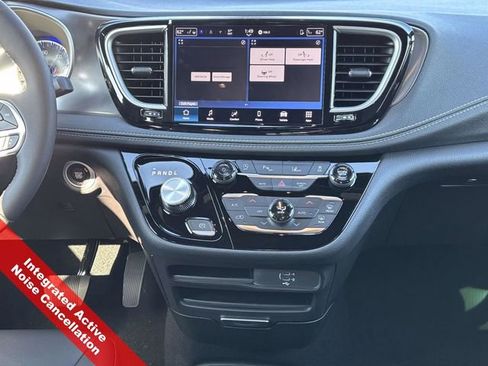 New 2026 Chrysler Pacifica Select image 14