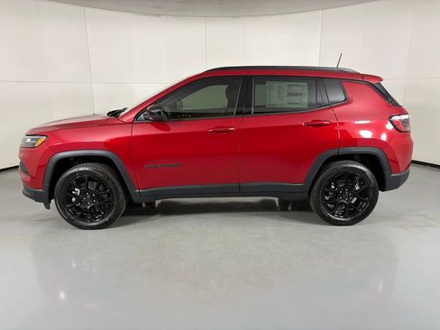 New 2026 Jeep Compass Latitude w/ Sun and Sound Group AWD/4WD image 5