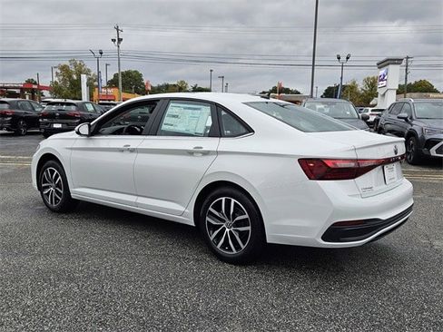 New 2026 Volkswagen Jetta SE image 9