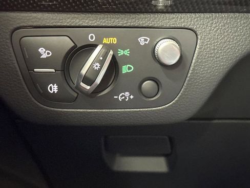 Used 2019 Audi SQ5 Prestige w/ Prestige Package image 26