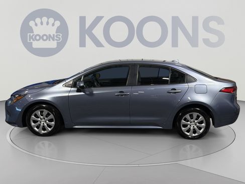 Used 2025 Toyota Corolla LE FWD image 2