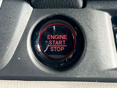 Used 2025 Honda Pilot Touring image 19