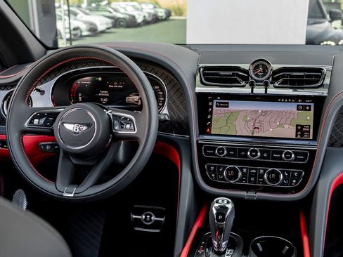 Certified 2025 Bentley Bentayga AWD/4WD image 25