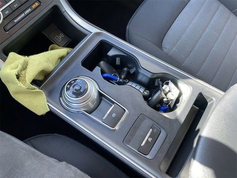 Used 2021 Ford Edge SE image 20