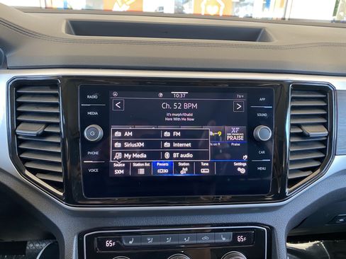 Certified 2023 Volkswagen Atlas SE w/ Panoramic Sunroof Package FWD image 3