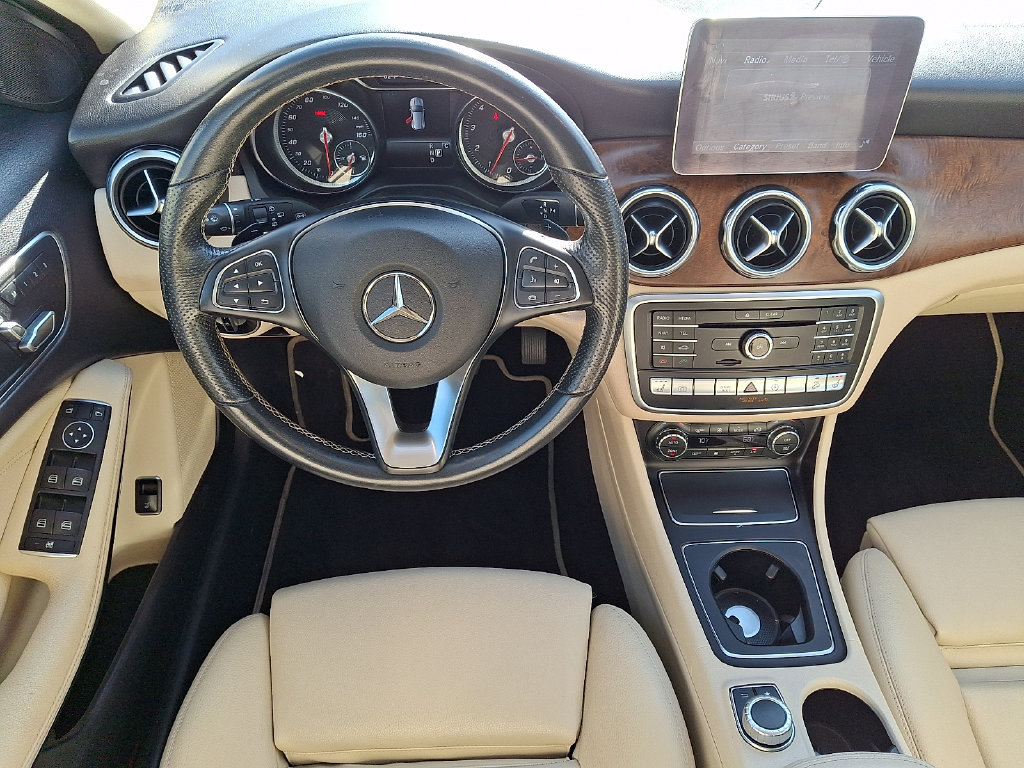 Used 2020 Mercedes-Benz GLA 250 4MATIC w/ Premium Package image 11