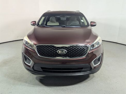 Used 2018 Kia Sorento LX image 2