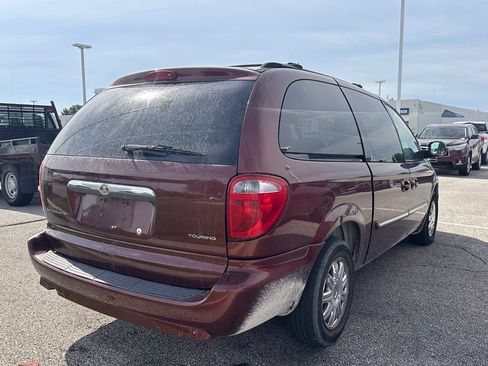 Used 2007 Chrysler Town & Country Touring FWD image 4