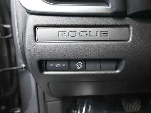 Used 2024 Nissan Rogue S FWD image 30