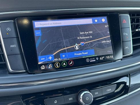 Used 2024 Buick Enclave Premium image 8