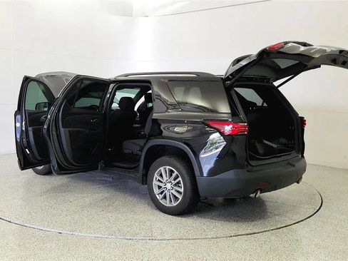 Used 2023 Chevrolet Traverse LT FWD image 11