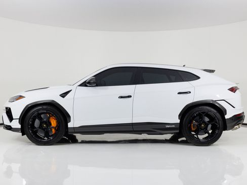 Used 2024 Lamborghini Urus Performante AWD/4WD image 6
