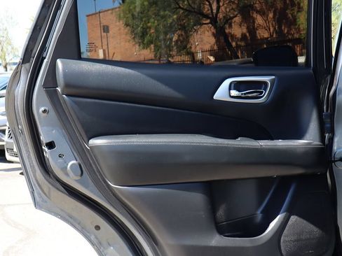 Used 2020 Nissan Pathfinder S FWD image 30