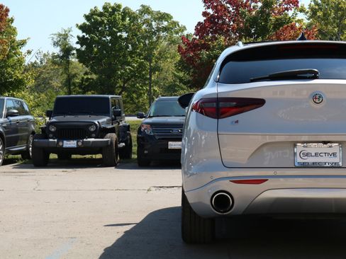 Used 2020 Alfa Romeo Stelvio Ti w/ Active Blind Spot Package image 13