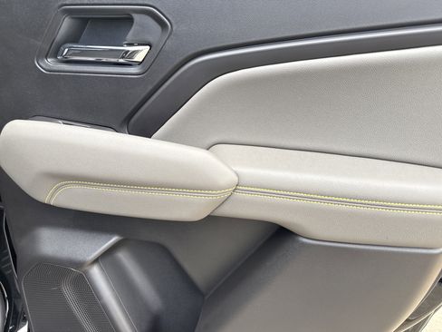 Used 2025 Chevrolet Colorado ZR2 w/ Technology Package image 16