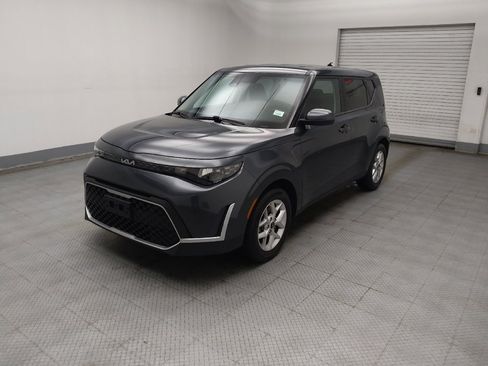 Used 2023 Kia Soul LX w/ LX Technology Package image 2