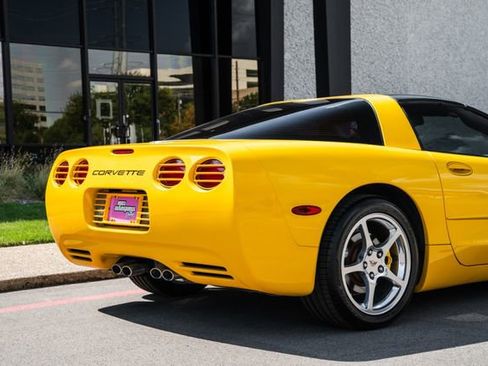 Used 2003 Chevrolet Corvette Coupe w/ Preferred Equipment Group image 42