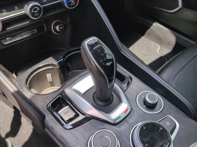 Used 2020 Alfa Romeo Giulia w/ Nero Edizione RWD image 13