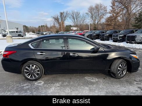 Used 2017 Nissan Altima 2.5 SV image 9