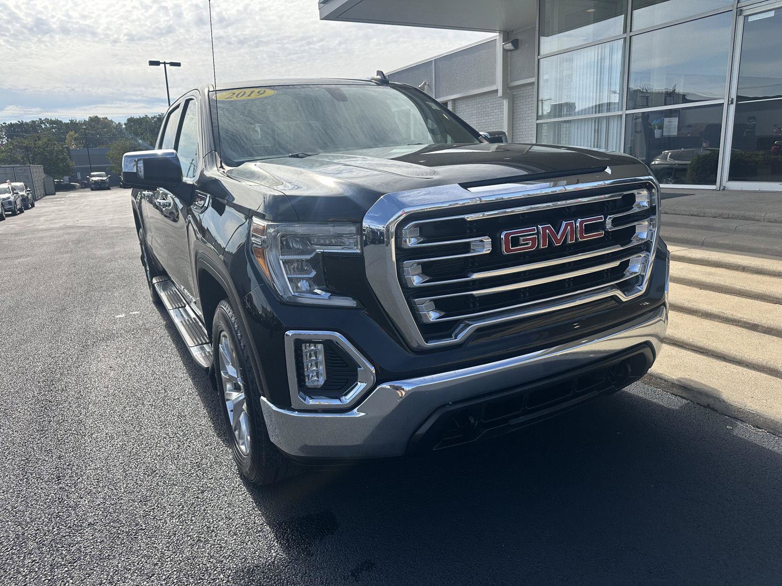 Used 2019 GMC Sierra 1500 SLT w/ SLT Premium Package AWD/4WD image 4