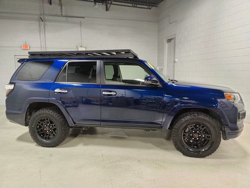 Used 2018 Toyota 4Runner Limited AWD/4WD image 5