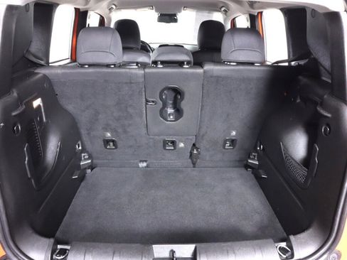 Used 2019 Jeep Renegade Altitude w/ Quick Order Package 2XM image 33