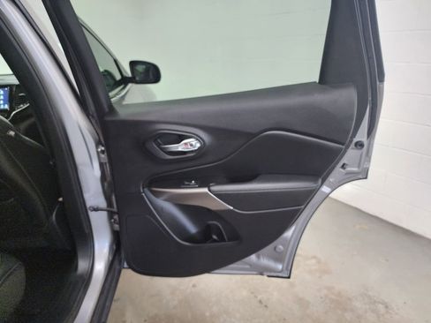 Used 2020 Jeep Cherokee Limited w/ Advanced Safety Group image 30