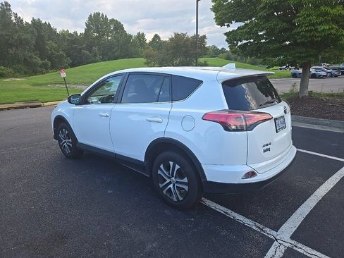 Used 2018 Toyota RAV4 LE w/ All Weather Liner Package FWD image 4