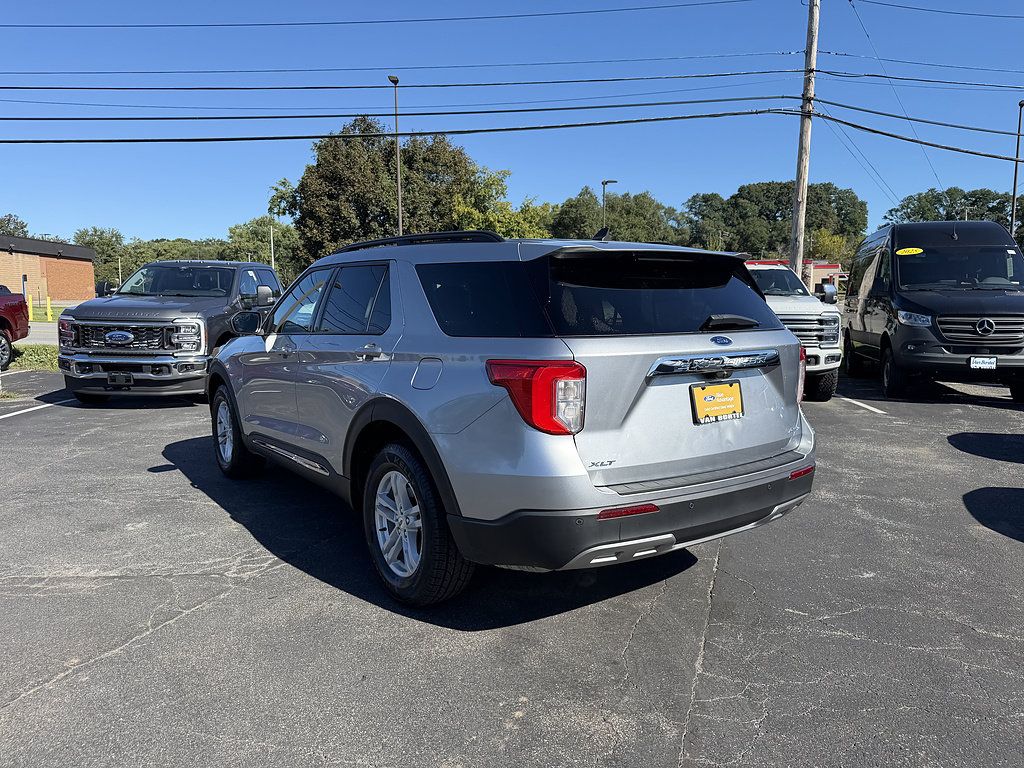 Certified 2023 Ford Explorer XLT w/ Equipment Group 202A AWD/4WD image 4
