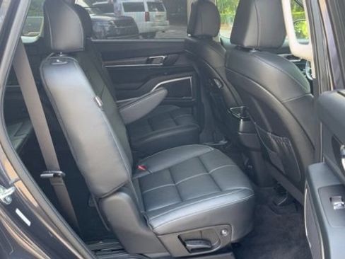 Used 2025 Kia Telluride EX w/ EX Captain's Chair Package FWD image 13