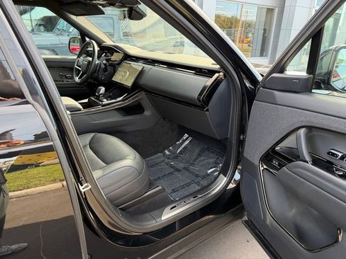 Used 2025 Land Rover Range Rover Sport SE image 31