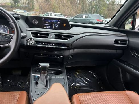 Used 2019 Lexus UX 200 image 15