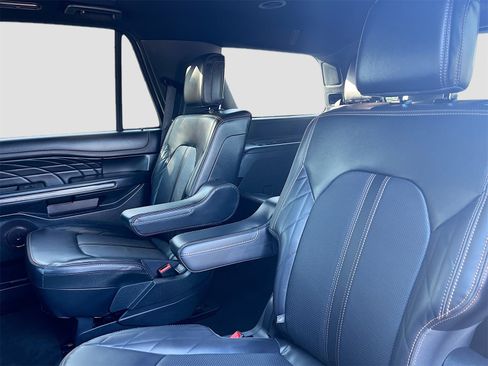 Used 2024 Ford Expedition Platinum image 26