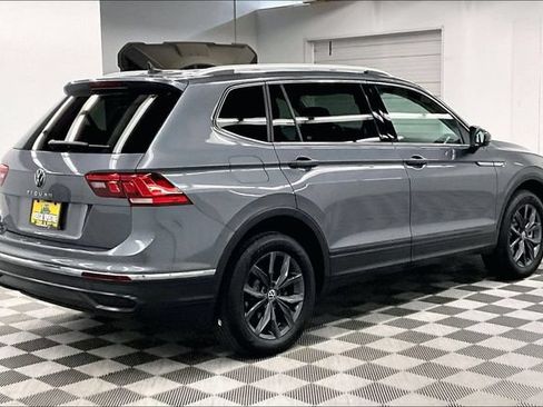 Used 2023 Volkswagen Tiguan SE FWD image 12