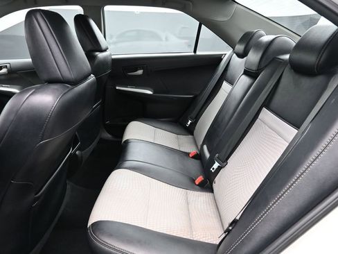 Used 2014 Toyota Camry SE FWD image 15