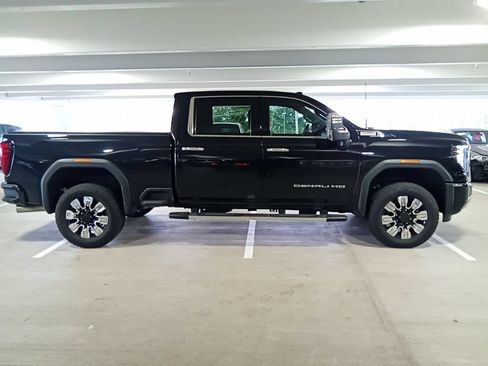Used 2024 GMC Sierra 2500 Denali w/ Denali Reserve Package AWD/4WD image 4