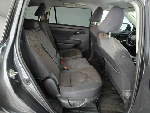 Used 2020 Toyota Highlander L FWD image 12