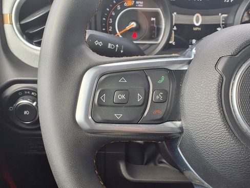 Used 2025 Jeep Wrangler Sahara image 15