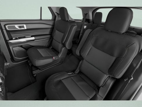 Used 2023 Ford Explorer XLT image 13