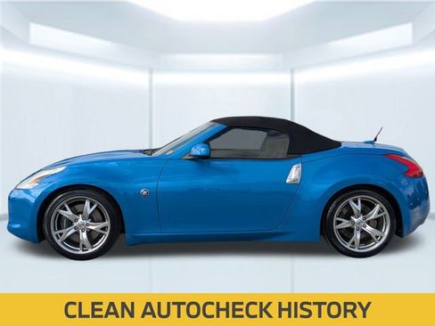 Used 2010 Nissan 370Z Touring w/ Sport Pkg image 2
