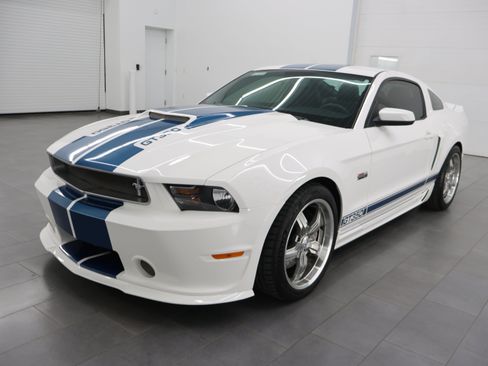 Used 2011 Ford Mustang GT Premium RWD image 7