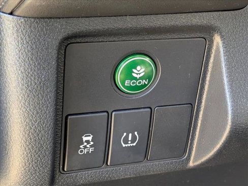 Used 2022 Honda HR-V LX image 9