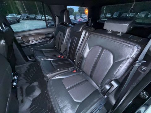 Used 2018 Ford Expedition Limited w/ Equipment Group 301A AWD/4WD image 17